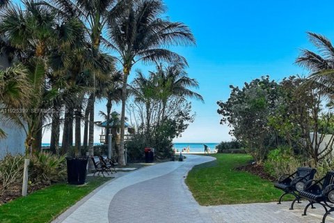 Купить кондоминиум в Санни-Айлс-Бич, Флорида 1 спальня, 70.79м2, № 1984562 - фото 16