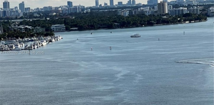 Condominio en Sunny Isles Beach, Florida, 1 dormitorio  № 1984562