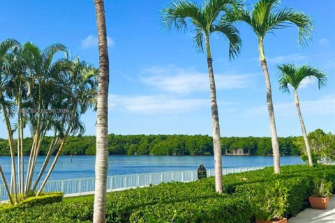 Купить кондоминиум в Санни-Айлс-Бич, Флорида 1 спальня, 70.79м2, № 1984562 - фото 23