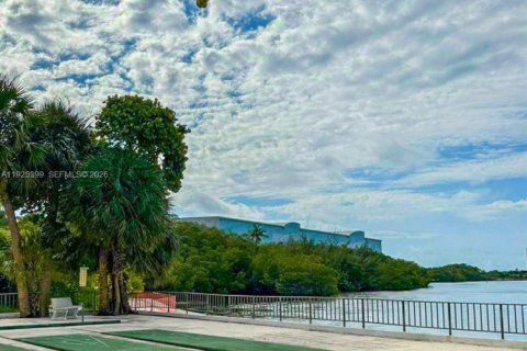 Купить кондоминиум в Санни-Айлс-Бич, Флорида 1 спальня, 70.79м2, № 1984562 - фото 18