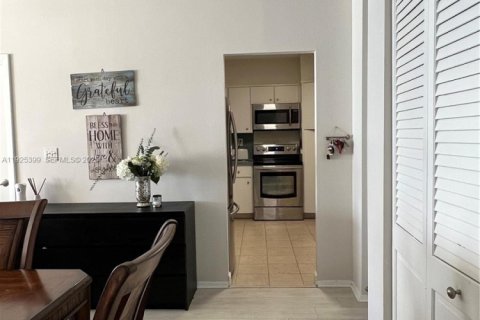 Condominio en venta en Sunny Isles Beach, Florida, 1 dormitorio, 70.79 m2 № 1984562 - foto 5