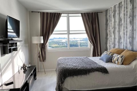 Condominio en venta en Sunny Isles Beach, Florida, 1 dormitorio, 70.79 m2 № 1984562 - foto 9