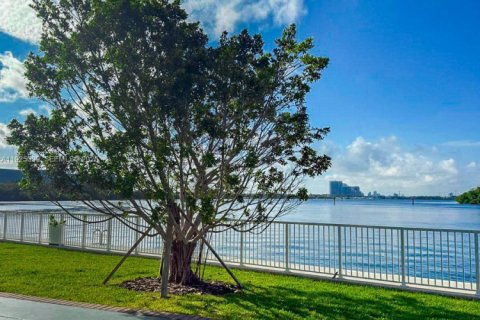 Купить кондоминиум в Санни-Айлс-Бич, Флорида 1 спальня, 70.79м2, № 1984562 - фото 15