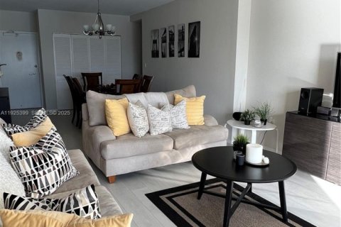 Condominio en venta en Sunny Isles Beach, Florida, 1 dormitorio, 70.79 m2 № 1984562 - foto 6