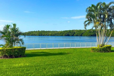 Купить кондоминиум в Санни-Айлс-Бич, Флорида 1 спальня, 70.79м2, № 1984562 - фото 22