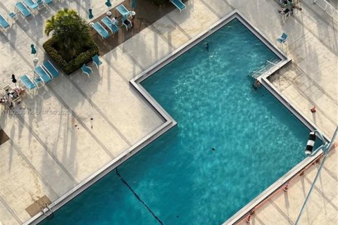 Condominio en venta en Sunny Isles Beach, Florida, 1 dormitorio, 70.79 m2 № 1984562 - foto 2