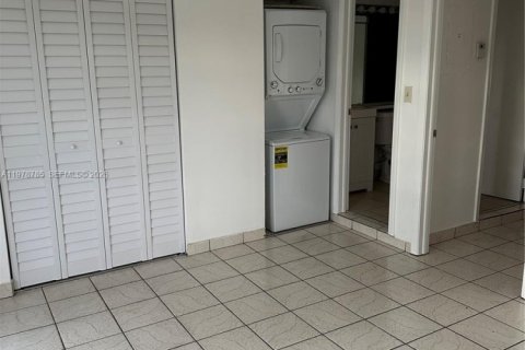 Copropriété à vendre à Hialeah, Floride: 1 chambre, 49.05 m2 № 2044561 - photo 6