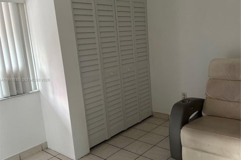 Copropriété à vendre à Hialeah, Floride: 1 chambre, 49.05 m2 № 2044561 - photo 1