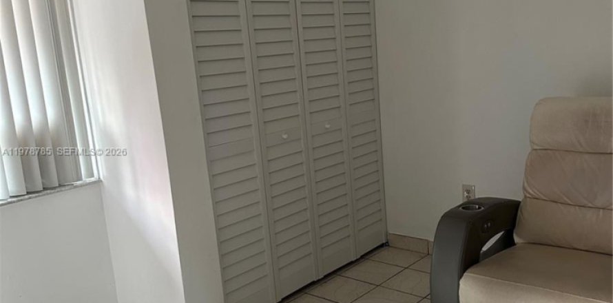 Condo à Hialeah, Floride, 1 chambre  № 2044561