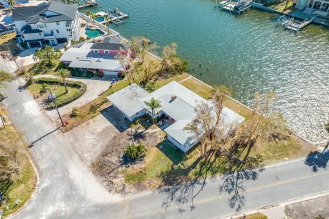 House in Saint Pete Beach, Florida 3 bedrooms, 206.61 sq.m. № 1432179 - photo 23