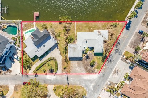 House in Saint Pete Beach, Florida 3 bedrooms, 206.61 sq.m. № 1432179 - photo 3