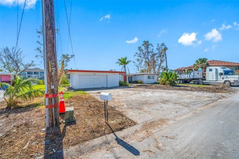 House in Saint Pete Beach, Florida 3 bedrooms, 206.61 sq.m. № 1432179 - photo 21