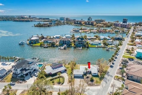 House in Saint Pete Beach, Florida 3 bedrooms, 206.61 sq.m. № 1432179 - photo 22