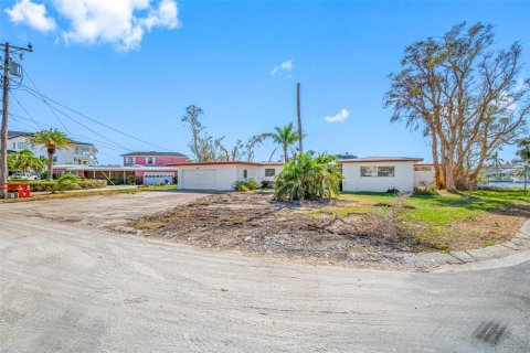 House in Saint Pete Beach, Florida 3 bedrooms, 206.61 sq.m. № 1432179 - photo 6