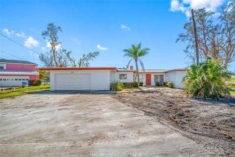 House in Saint Pete Beach, Florida 3 bedrooms, 206.61 sq.m. № 1432179 - photo 20