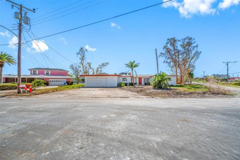 House in Saint Pete Beach, Florida 3 bedrooms, 206.61 sq.m. № 1432179 - photo 5