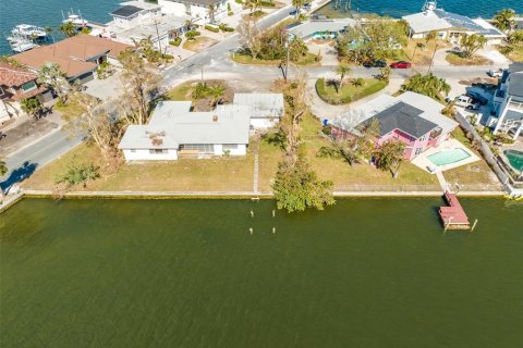 House in Saint Pete Beach, Florida 3 bedrooms, 206.61 sq.m. № 1432179 - photo 24