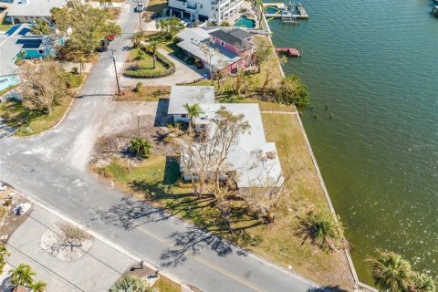 House in Saint Pete Beach, Florida 3 bedrooms, 206.61 sq.m. № 1432179 - photo 15