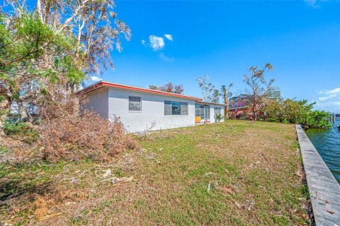 House in Saint Pete Beach, Florida 3 bedrooms, 206.61 sq.m. № 1432179 - photo 18