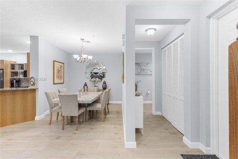 Copropriété à vendre à Sunrise, Floride: 2 chambres, 162.86 m2 № 2301494 - photo 5