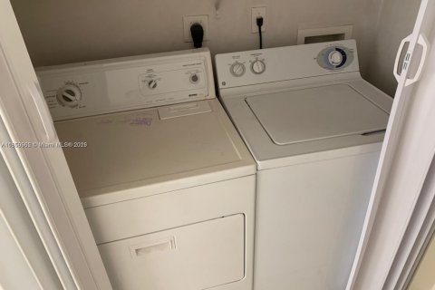 Condo in West Palm Beach, Florida, 3 bedrooms  № 1855239 - photo 19