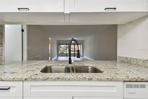 Copropriété à louer à Saint Petersburg, Floride: 2 chambres, 113.34 m2 № 2115545 - photo 12
