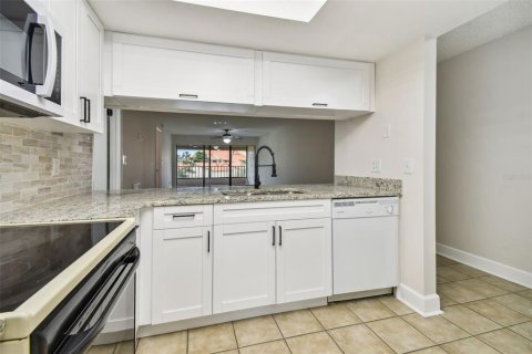 Copropriété à louer à Saint Petersburg, Floride: 2 chambres, 113.34 m2 № 2115545 - photo 9