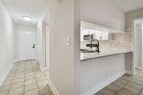 Copropriété à louer à Saint Petersburg, Floride: 2 chambres, 113.34 m2 № 2115545 - photo 14