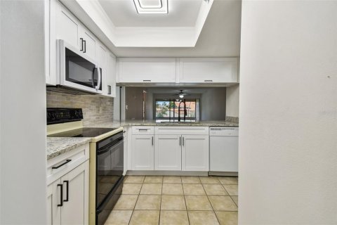 Copropriété à louer à Saint Petersburg, Floride: 2 chambres, 113.34 m2 № 2115545 - photo 8