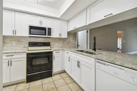 Copropriété à louer à Saint Petersburg, Floride: 2 chambres, 113.34 m2 № 2115545 - photo 13