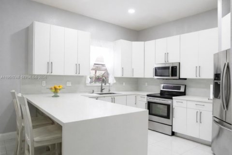 Villa ou maison à louer à Miramar, Floride: 3 chambres, 196.4 m2 № 2006217 - photo 5