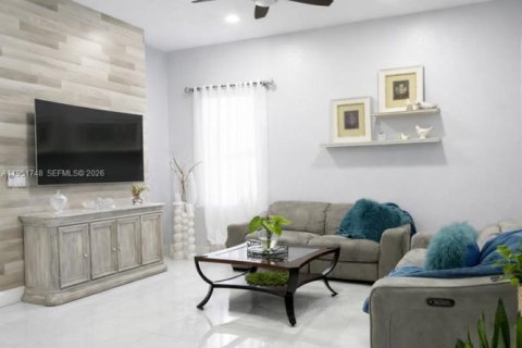 Villa ou maison à louer à Miramar, Floride: 3 chambres, 196.4 m2 № 2006217 - photo 3