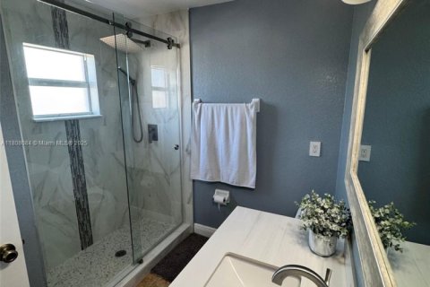 House in Cape Coral, Florida 3 bedrooms, 123.75 sq.m. № 1747966 - photo 6