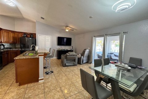 House in Cape Coral, Florida 3 bedrooms, 123.75 sq.m. № 1747966 - photo 3