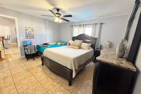 House in Cape Coral, Florida 3 bedrooms, 123.75 sq.m. № 1747966 - photo 5