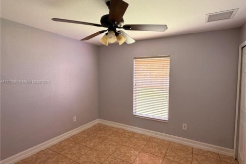 House in Cape Coral, Florida 3 bedrooms, 123.75 sq.m. № 1747966 - photo 17