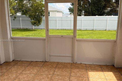 House in Cape Coral, Florida 3 bedrooms, 123.75 sq.m. № 1747966 - photo 15