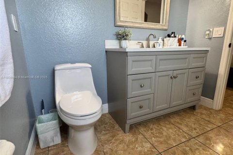 House in Cape Coral, Florida 3 bedrooms, 123.75 sq.m. № 1747966 - photo 4