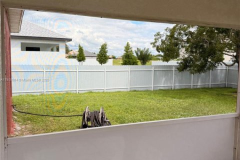 House in Cape Coral, Florida 3 bedrooms, 123.75 sq.m. № 1747966 - photo 13