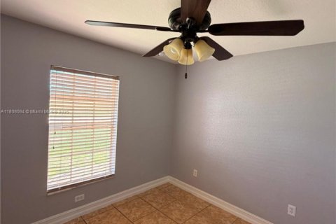 House in Cape Coral, Florida 3 bedrooms, 123.75 sq.m. № 1747966 - photo 18