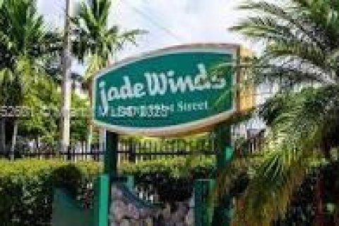 Condo in Miami, Florida, 1 bedroom  № 358638 - photo 1