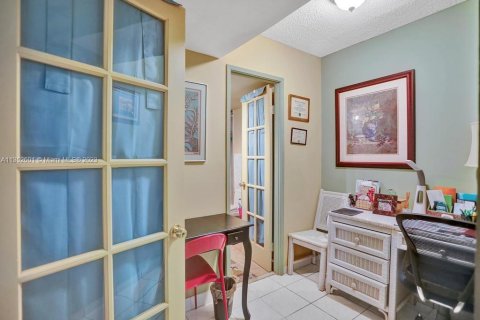 Condo in Miami, Florida, 1 bedroom  № 358638 - photo 30