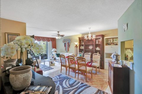 Condo in Miami, Florida, 1 bedroom  № 358638 - photo 2