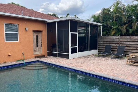 Casa en alquiler en Sarasota, Florida, 3 dormitorios, 113.81 m2 № 1584174 - foto 1