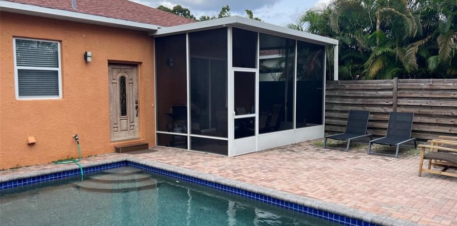 Casa en Sarasota, Florida 3 dormitorios, 113.81 m2 № 1584174