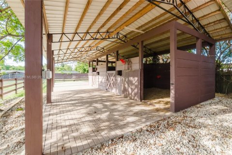 Купить виллу или дом в Хомстед, Флорида 5 комнат, 313.73м2, № 2032528 - фото 6