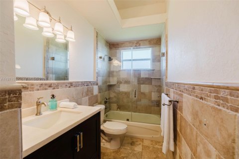 Купить виллу или дом в Хомстед, Флорида 5 комнат, 313.73м2, № 2032528 - фото 17