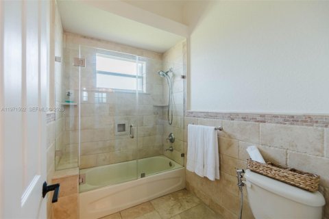 Купить виллу или дом в Хомстед, Флорида 5 комнат, 313.73м2, № 2032528 - фото 15