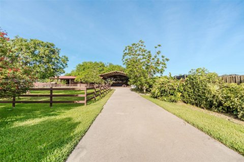 Купить виллу или дом в Хомстед, Флорида 5 комнат, 313.73м2, № 2032528 - фото 29