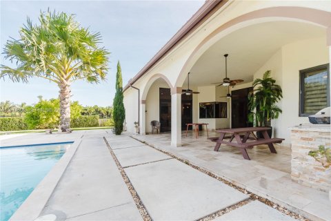 Купить виллу или дом в Хомстед, Флорида 5 комнат, 313.73м2, № 2032528 - фото 8